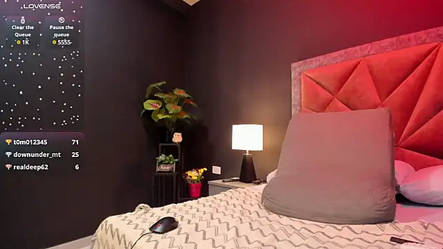 mia milff online show from 1, 3, 2025