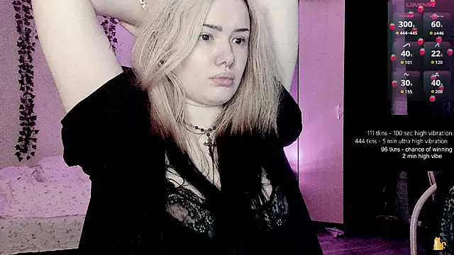 Snapshot of strawberry_elfcat chatting on 11, 6, 2026 strawberry elfcat online show from 11, 6, 2026