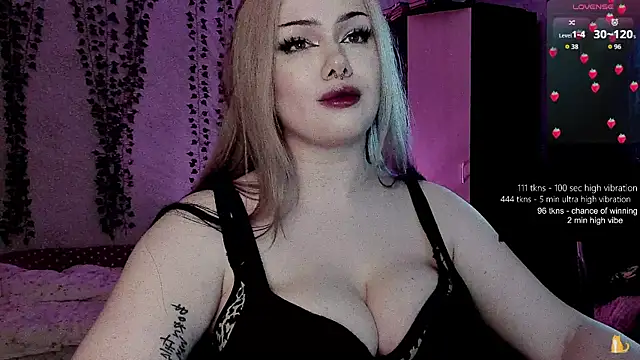 Snapshot of strawberry_elfcat chatting on 18, 6, 2026 strawberry elfcat online show from 18, 6, 2026