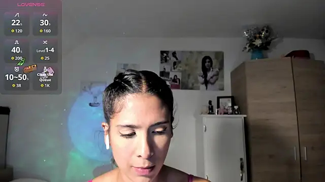 Snapshot of VeronikaOlsen chatting on 14, 10, 2025 VeronikaOlsen online show from 14, 10, 2025
