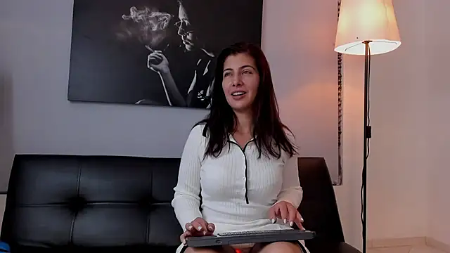 Snapshot of scarlett_moore chatting on 8, 2, 2025 scarlett moore online show from 8, 2, 2025