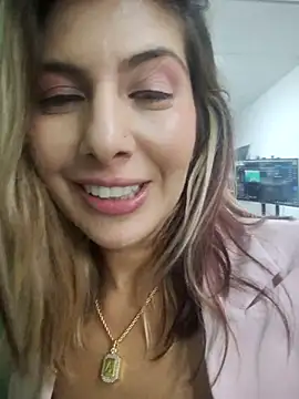 Snapshot of scarlett_moore chatting on 18, 4, 2026 scarlett moore online show from 18, 4, 2026