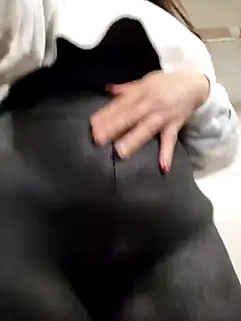 Mia Novikov online show from 3, 2, 2025