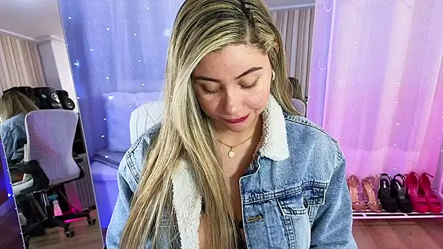 Snapshot of Tawny_cox chatting on 30, 11, 2025 Tawny cox online show from 30, 11, 2025