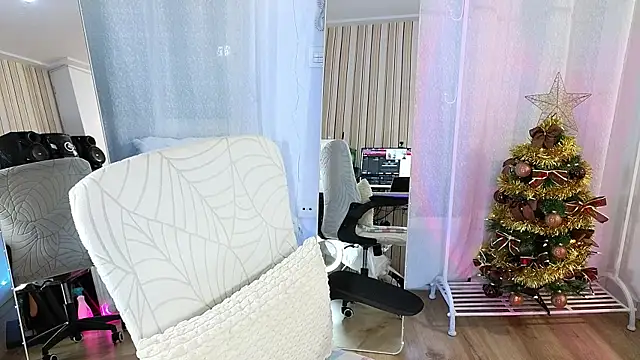 Snapshot of Tawny_cox chatting on 4, 12, 2025 Tawny cox online show from 4, 12, 2025