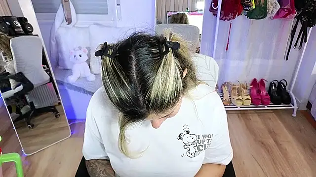 Snapshot of Tawny_cox chatting on 6, 2, 2026 Tawny cox online show from 6, 2, 2026