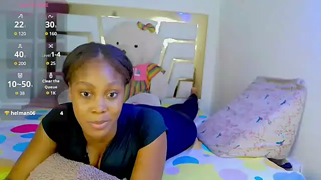 Snapshot of DayanaWood chatting on 19, 11, 2025 DayanaWood online show from 19, 11, 2025