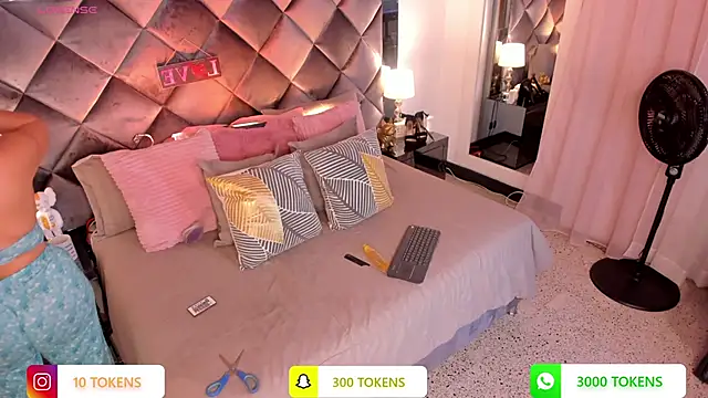 Snapshot of sofhiaa_adaams chatting on 12, 3, 2025 sofhiaa adaams online show from 12, 3, 2025