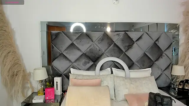 sofhiaa adaams online show from 16, 11, 2025