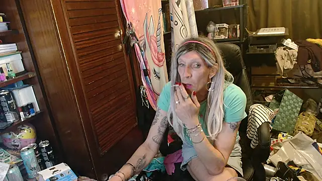 Snapshot of Ombeline1 chatting on 24, 4, 2026 Ombeline1 online show from 24, 4, 2026