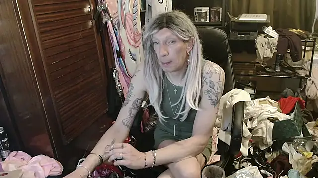 Snapshot of Ombeline1 chatting on 3, 5, 2026 Ombeline1 online show from 3, 5, 2026