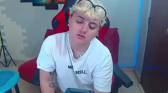 isabeautyx19 online show from 5, 1, 2025