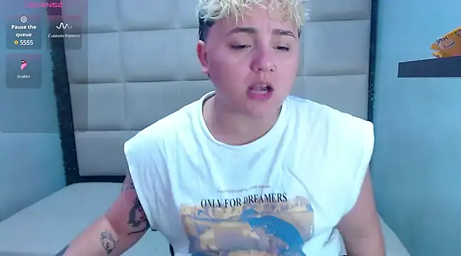 isabeautyx19 online show from 14, 1, 2025