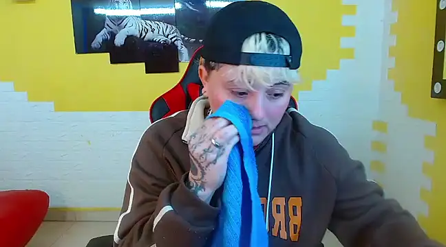 isabeautyx19 online show from 22, 1, 2025