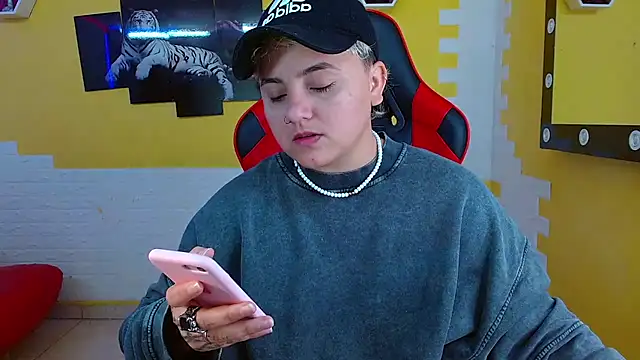 isabeautyx19 online show from 9, 3, 2025