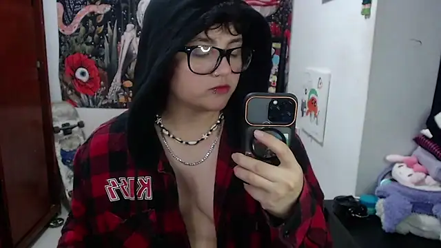 Snapshot of isabeautyx19 chatting on 7, 5, 2026 isabeautyx19 online show from 7, 5, 2026