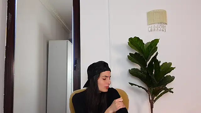 Snapshot of NinaCrystal1 chatting on 15, 12, 2025 NinaCrystal1 online show from 15, 12, 2025