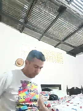 Snapshot of walwan85 chatting on 28, 3, 2026 walwan85 online show from 28, 3, 2026