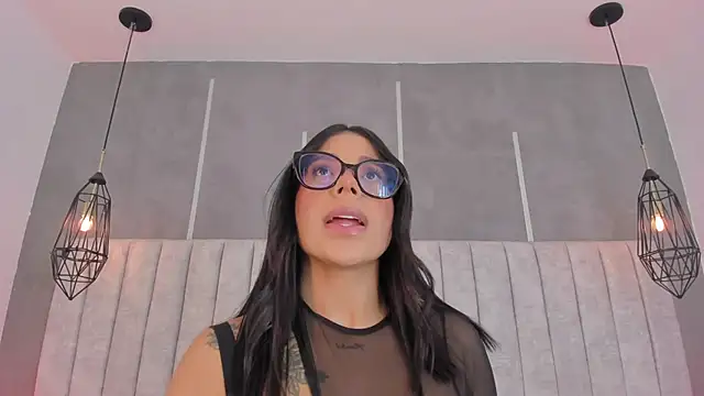 Snapshot of emelie_89 chatting on 23, 11, 2025 emelie 89 online show from 23, 11, 2025