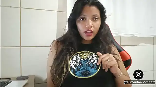 Snapshot of bombomepimenta chatting on 4, 3, 2025 bombomepimenta online show from 4, 3, 2025