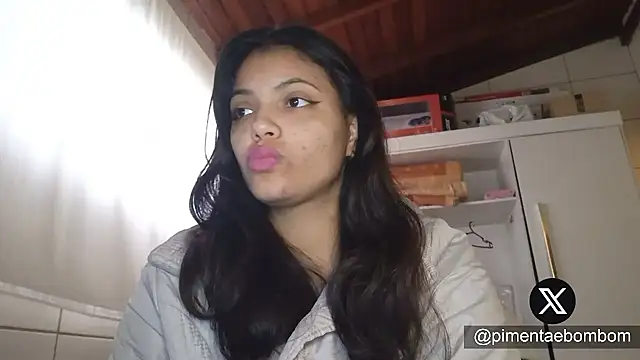 Snapshot of bombomepimenta chatting on 13, 9, 2025 bombomepimenta online show from 13, 9, 2025