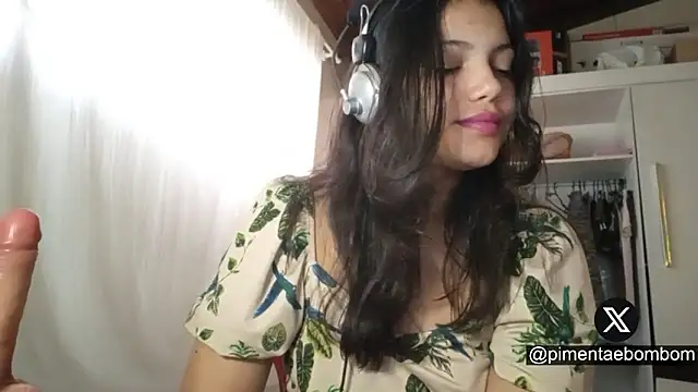Snapshot of bombomepimenta chatting on 27, 9, 2025 bombomepimenta online show from 27, 9, 2025