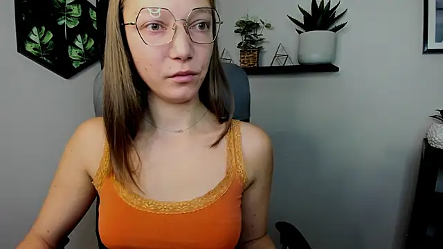 Snapshot of EmillyPlay chatting on 13, 12, 2024 EmillyPlay online show from 13, 12, 2024
