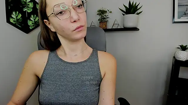 Snapshot of EmillyPlay chatting on 17, 12, 2024 EmillyPlay online show from 17, 12, 2024