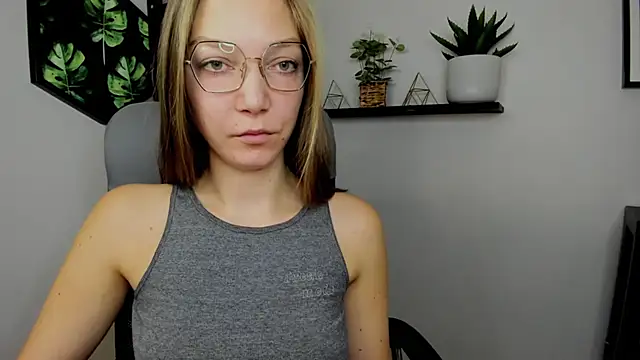 Snapshot of EmillyPlay chatting on 31, 12, 2024 EmillyPlay online show from 31, 12, 2024