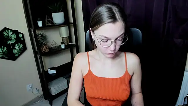 Snapshot of EmillyPlay chatting on 19, 2, 2025 EmillyPlay online show from 19, 2, 2025