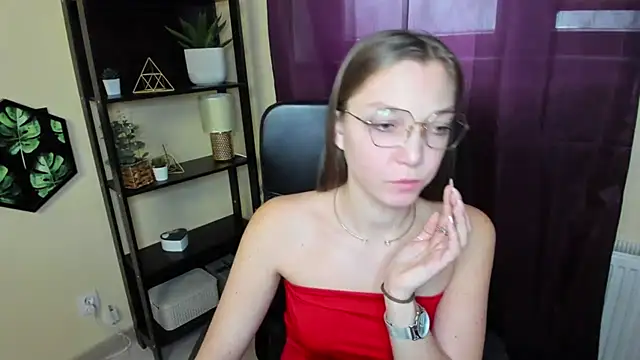 Snapshot of EmillyPlay chatting on 11, 3, 2025 EmillyPlay online show from 11, 3, 2025