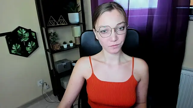Snapshot of EmillyPlay chatting on 21, 3, 2025 EmillyPlay online show from 21, 3, 2025