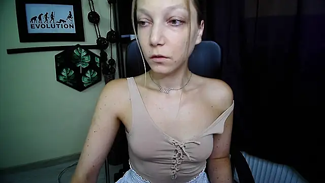 Snapshot of EmillyPlay chatting on 9, 7, 2026 EmillyPlay online show from 9, 7, 2026