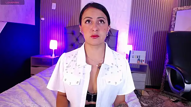 Snapshot of isabella_smith_ chatting on 8, 2, 2025 isabella smith online show from 8, 2, 2025