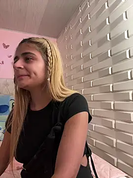 Snapshot of pamell_col chatting on 12, 12, 2024 pamell col online show from 12, 12, 2024