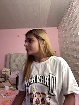 Snapshot of pamell_col chatting on 7, 1, 2025 pamell col online show from 7, 1, 2025