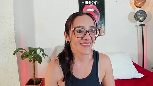 Jessica Herrera  online show from 23, 9, 2025