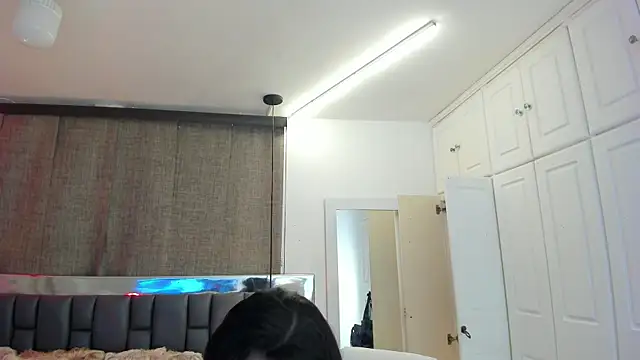 IsseyMz online show from 10, 2, 2025