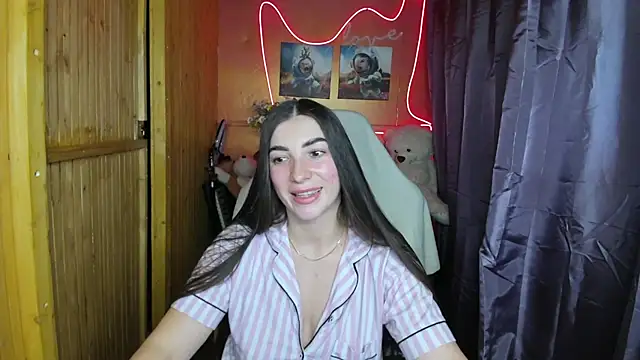 Fiery Brunette  online show from 4, 1, 2025