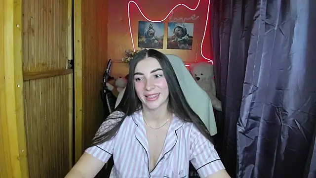 Fiery Brunette  online show from 23, 1, 2025