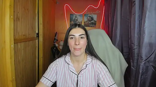 Fiery Brunette  online show from 18, 2, 2025