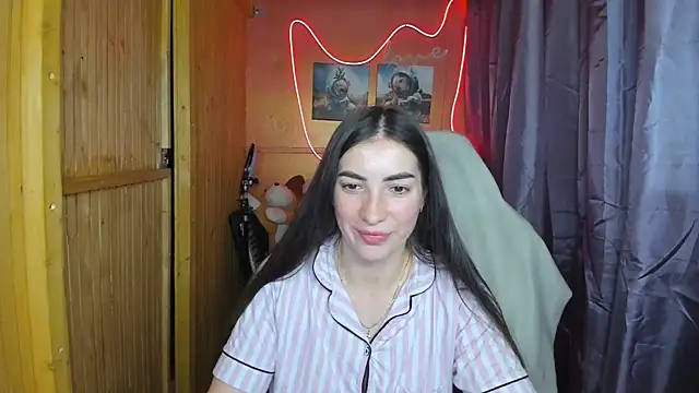 Fiery Brunette  online show from 19, 2, 2025