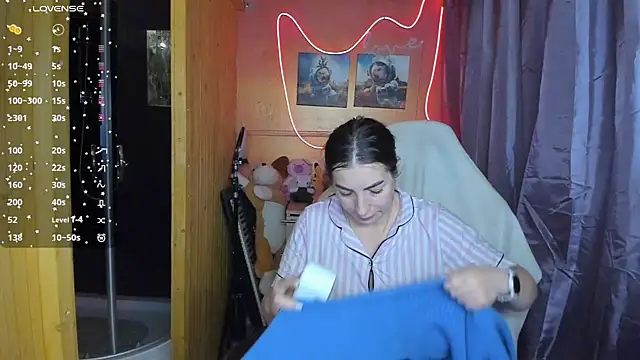 Fiery Brunette  online show from 2, 3, 2025