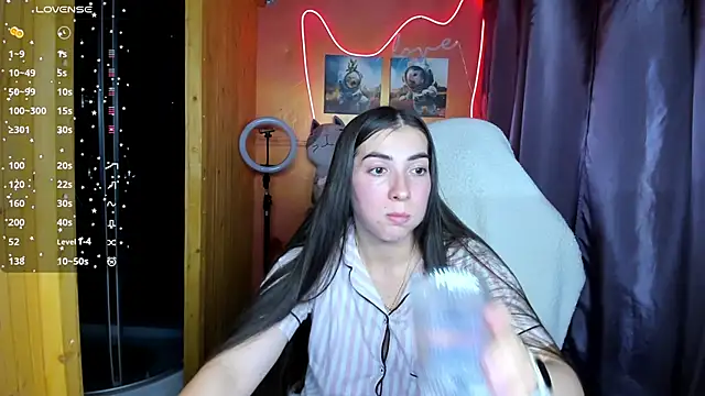 Fiery Brunette  online show from 15, 9, 2025