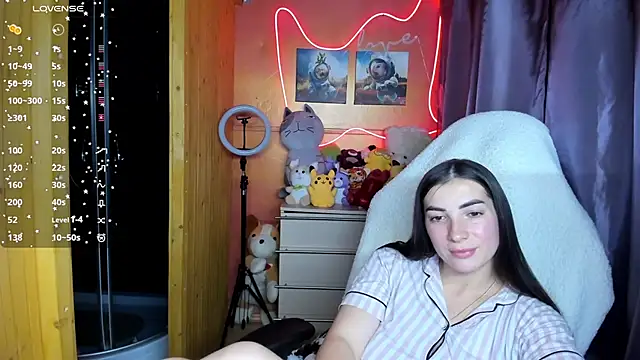 Fiery Brunette  online show from 23, 9, 2025