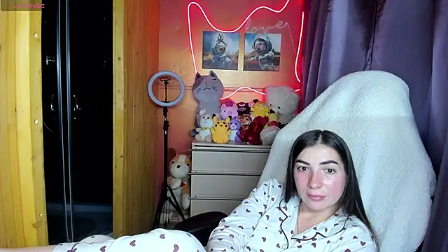 Fiery Brunette  online show from 24, 9, 2025