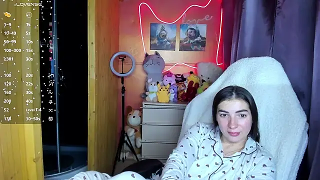 Fiery Brunette  online show from 10, 10, 2025