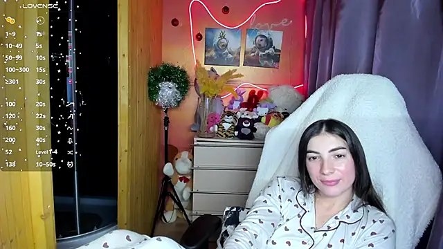 Fiery Brunette  online show from 21, 12, 2025