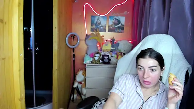 Fiery Brunette  online show from 22, 3, 2026