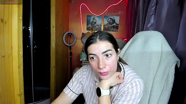 Fiery Brunette  online show from 23, 3, 2026